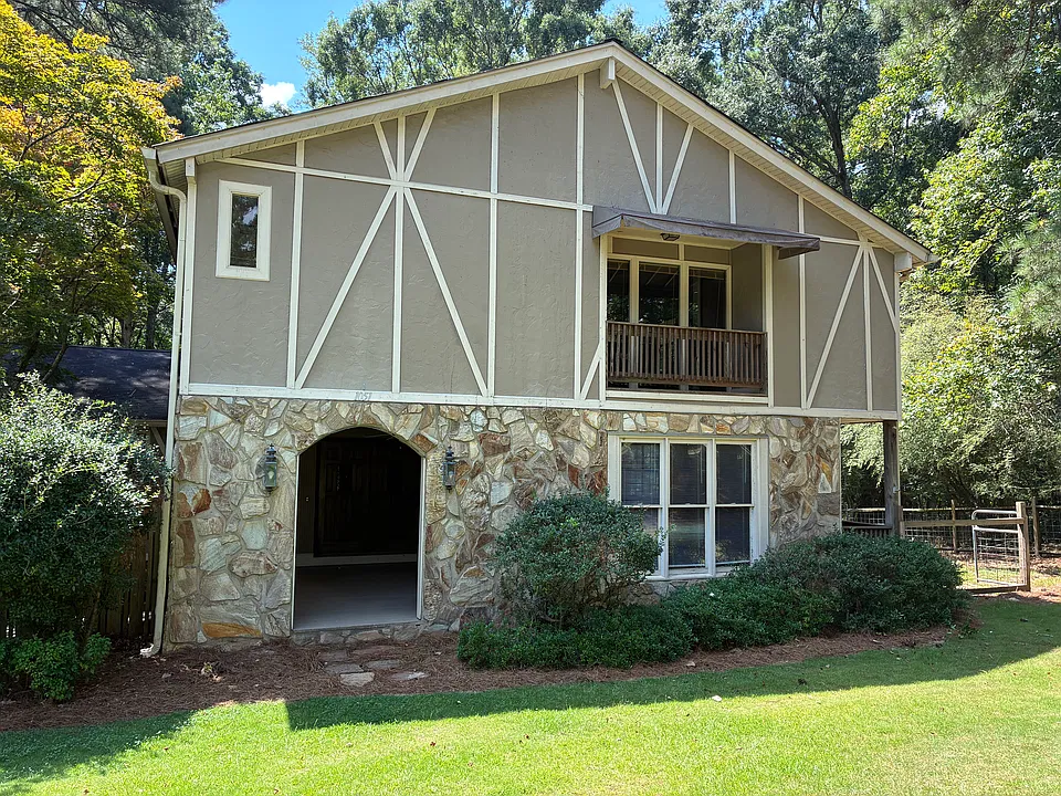1051 Sherwood Dr