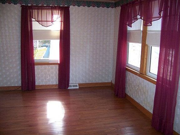 5th image of 124 E Lee St