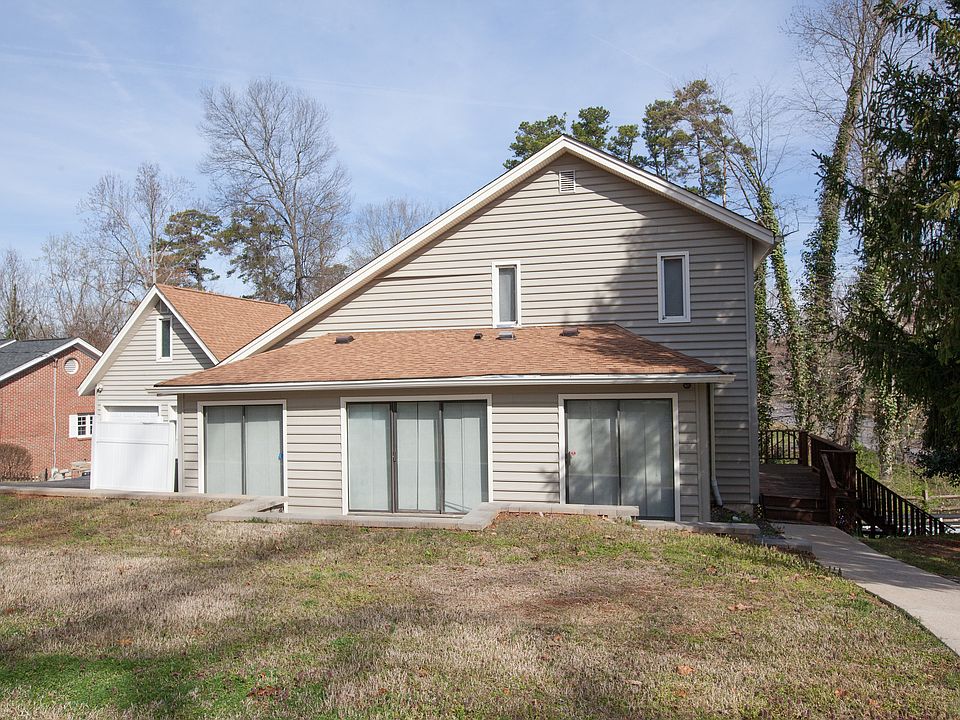 1st image of 990 Churchill Dr