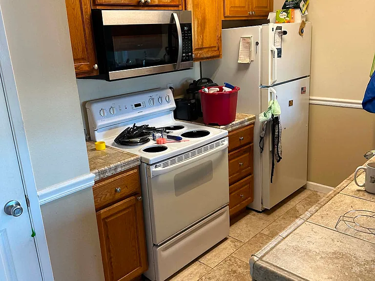 2600 Carlton Ln — Photo 3
