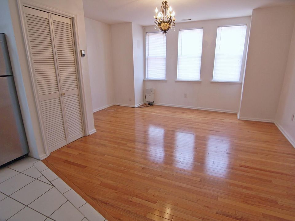 1st image of 912 Snyder Ave