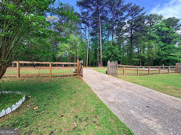 4th image of 768 Swan Lake Rd
