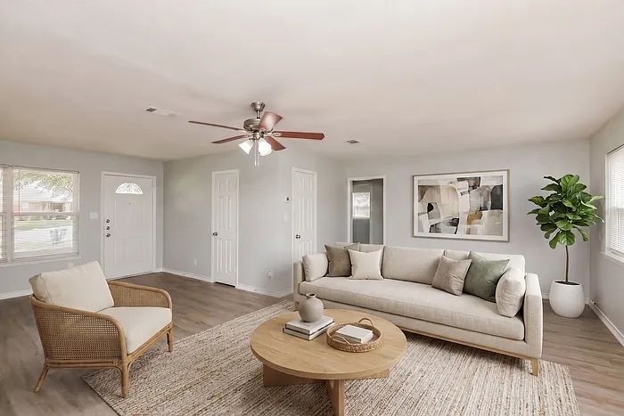 1214 Lynn St — Photo 3