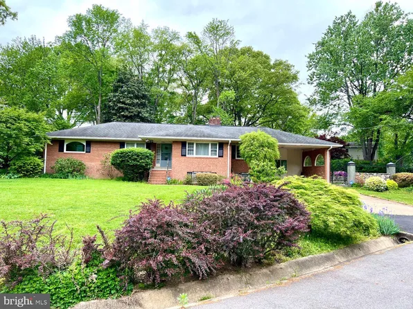 8904 Bridgehaven Ct, Alexandria, VA 22308