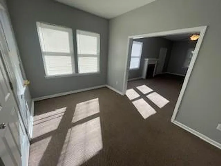 809 E Thomas St — Photo 8