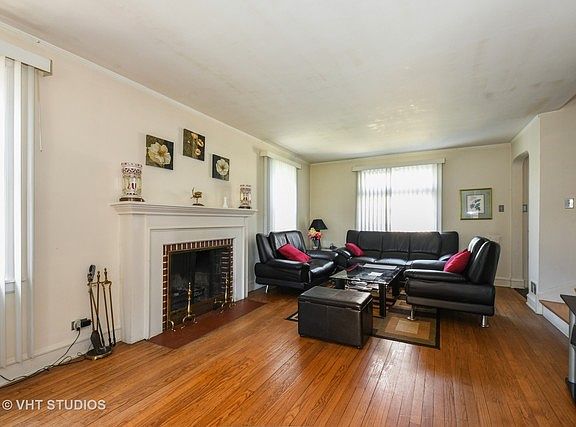 2nd image of 6753 N Wildwood Ave