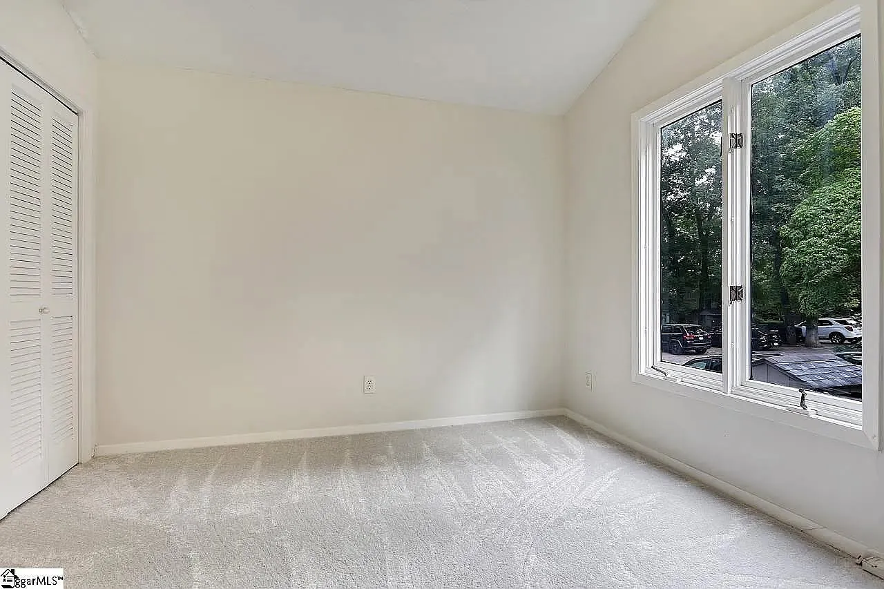 3 bed, 2.5 bath, 1978 sqft, $2,200 — Photo 2