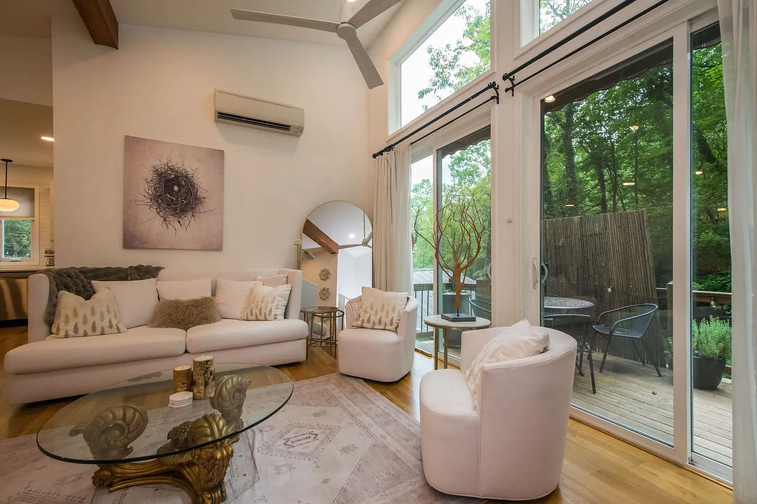 2 bed, 1.0 bath, 796 sqft, $4,200 — Photo 2