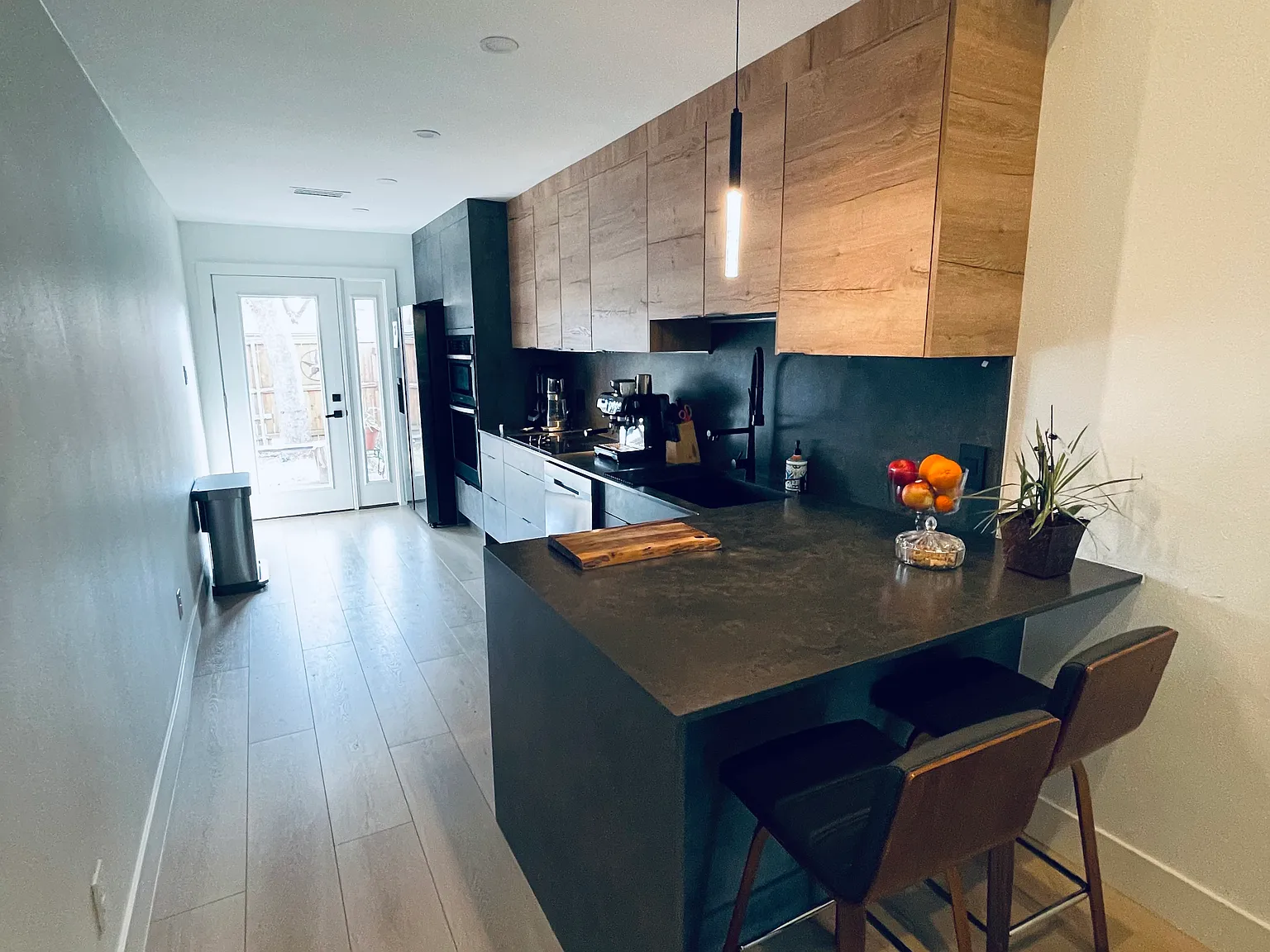 2 bed, 1084 sqft, $2,400 — Photo 3