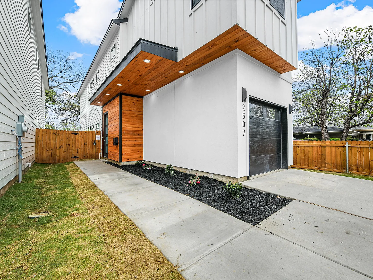 3 bed, 2.5 bath, 1516 sqft, $2,500 — Photo 3