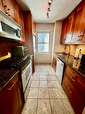 Sold by AVENUE 8 INC | media 4