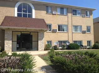 941 Old Indian Trl APT 103, Aurora, IL 60506