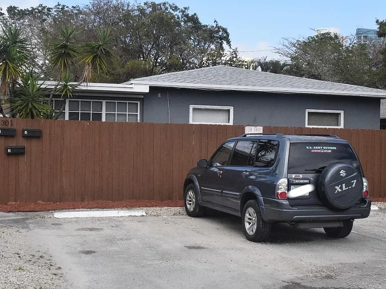 301 SW 8th St #1 — Photo 30