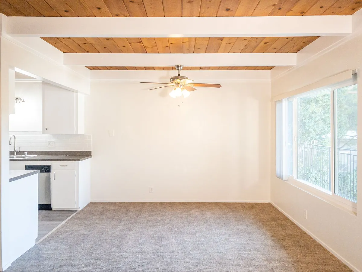 Building Photo - 11 S Knoll Rd #17