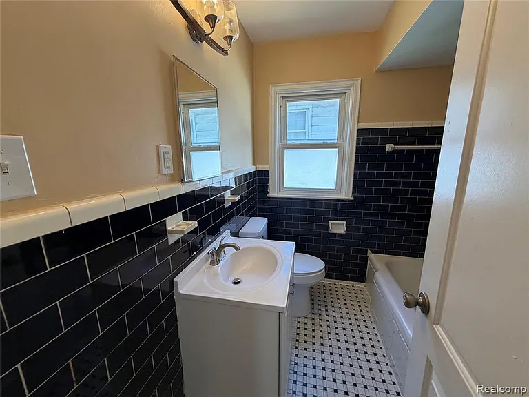 7467 Asbury Park — Photo 6
