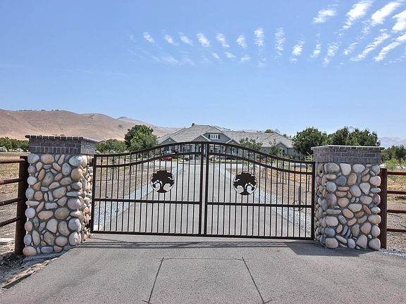 2nd image of 3152 Meadow Ct