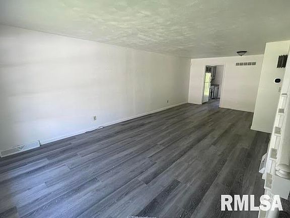 4th image of 1402-1404 W Daytona Dr