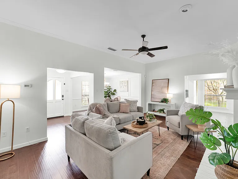 2600 Summertree Dr — Photo 8