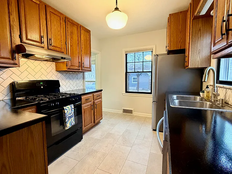 130 S Riverside Dr — Photo 14