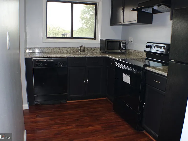 3240 S 28th St #302 — Photo 7