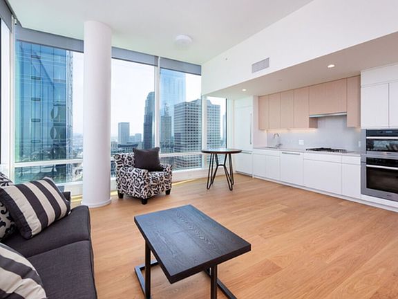 4th image of 877 S Francisco St #4202