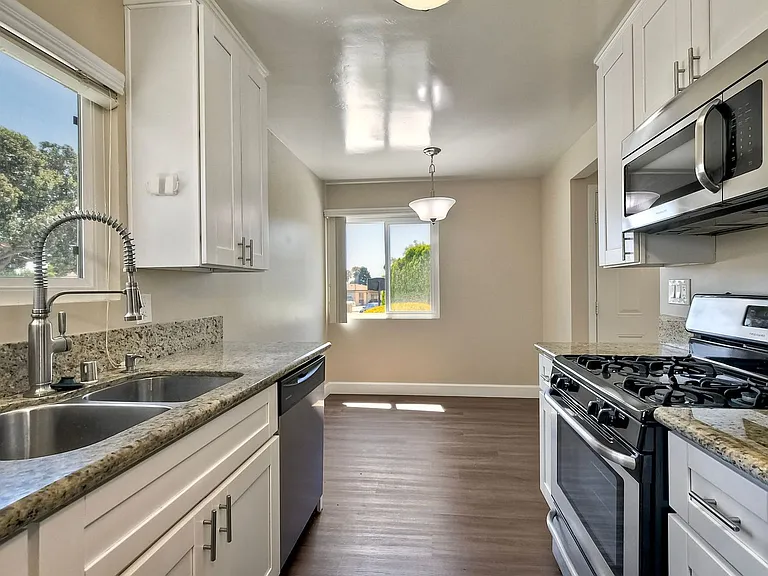 3620 Frenzel Cir — Photo 8