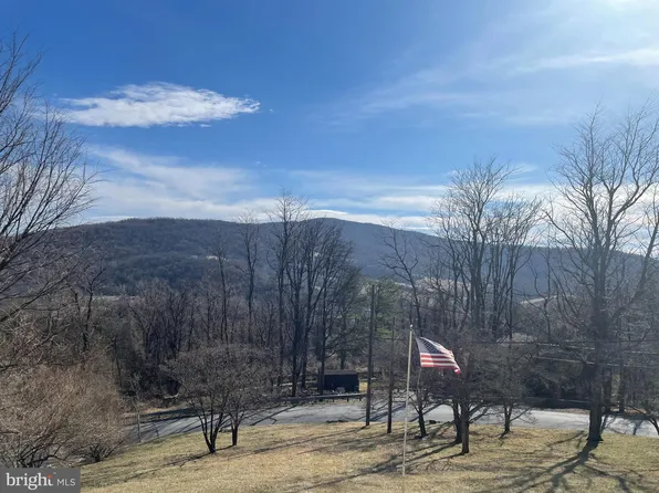 612 McIntosh Dr, Linden, VA 22642