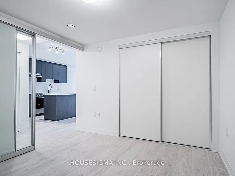 408 Brown Ct #212 — Photo 9