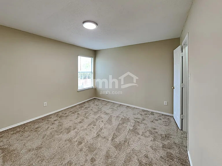 316 Stormydale Ln — Photo 18