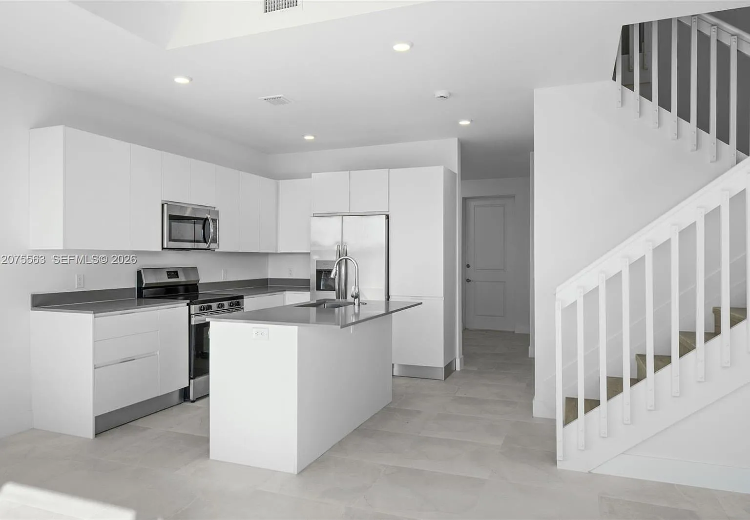 3 bed, 2.5 bath, 1558 sqft, $2,750 — Photo 2