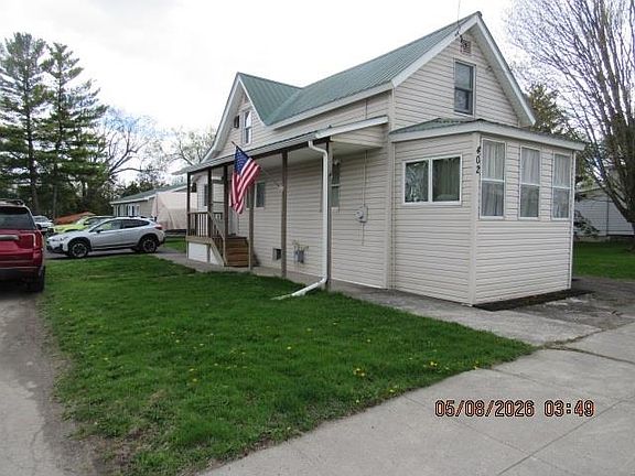 2nd image of 402 Pine St