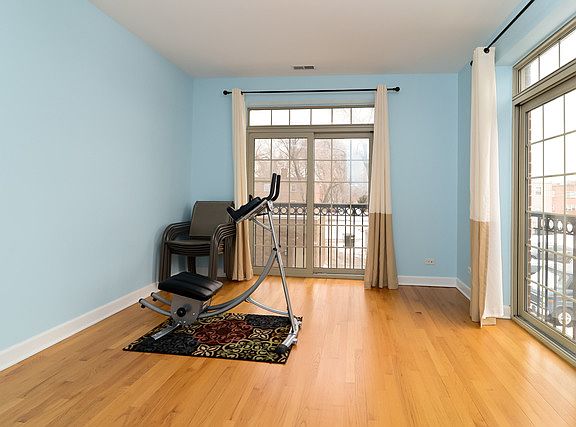 3rd image of 5321 N Lincoln Ave APT 2C