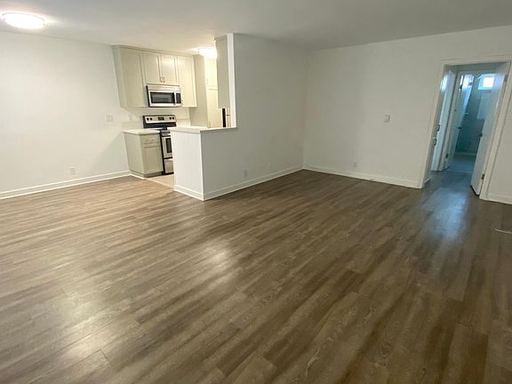 4th image of 310 S Sherbourne Dr #Peutfs8yh
