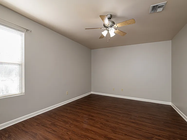 Guidry Row Apartments — Photo 22