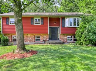 14 Montclair Ave, Airmont, NY 10952