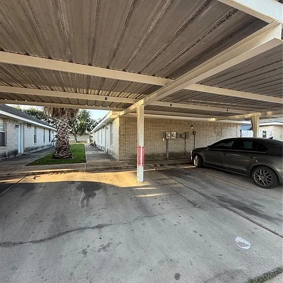 1916 Summer Breeze Rd #B — Photo 11