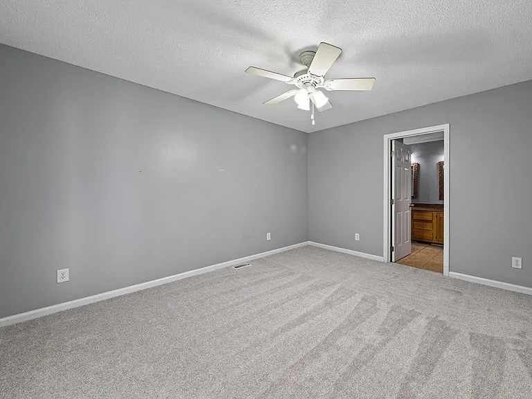 114 Planetree Ln — Photo 14