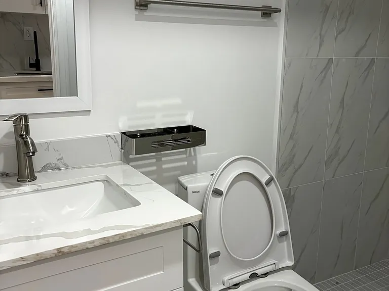 337 Mutual St W #B2 — Photo 9