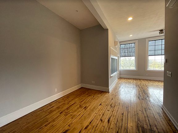 2nd image of 2415 Ballentine Blvd #206
