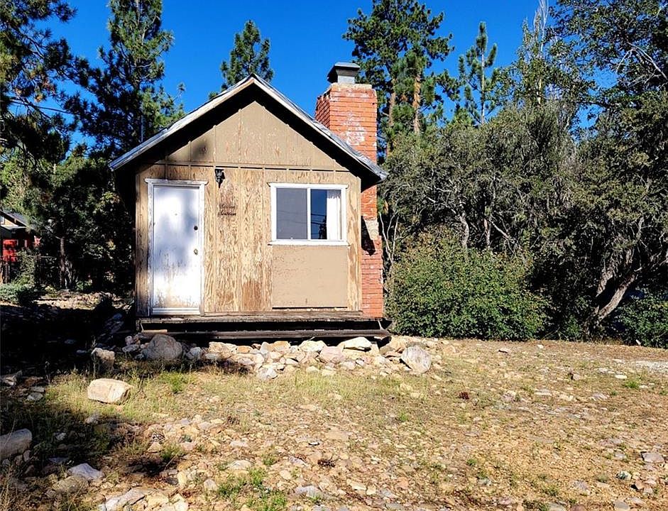 1st image of 716 Pine Ln