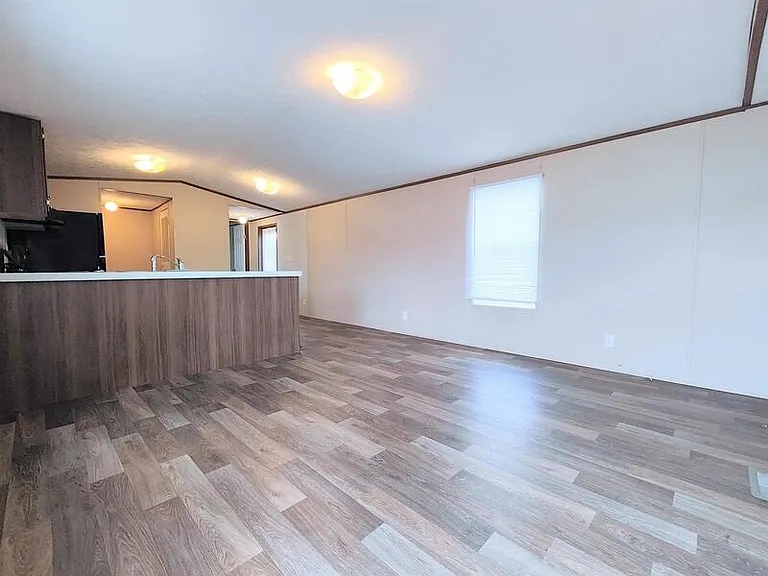 337 W Tower Ln — Photo 3