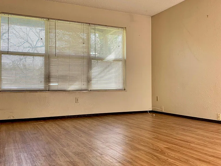 604 Dewey Ave #1 — Photo 2