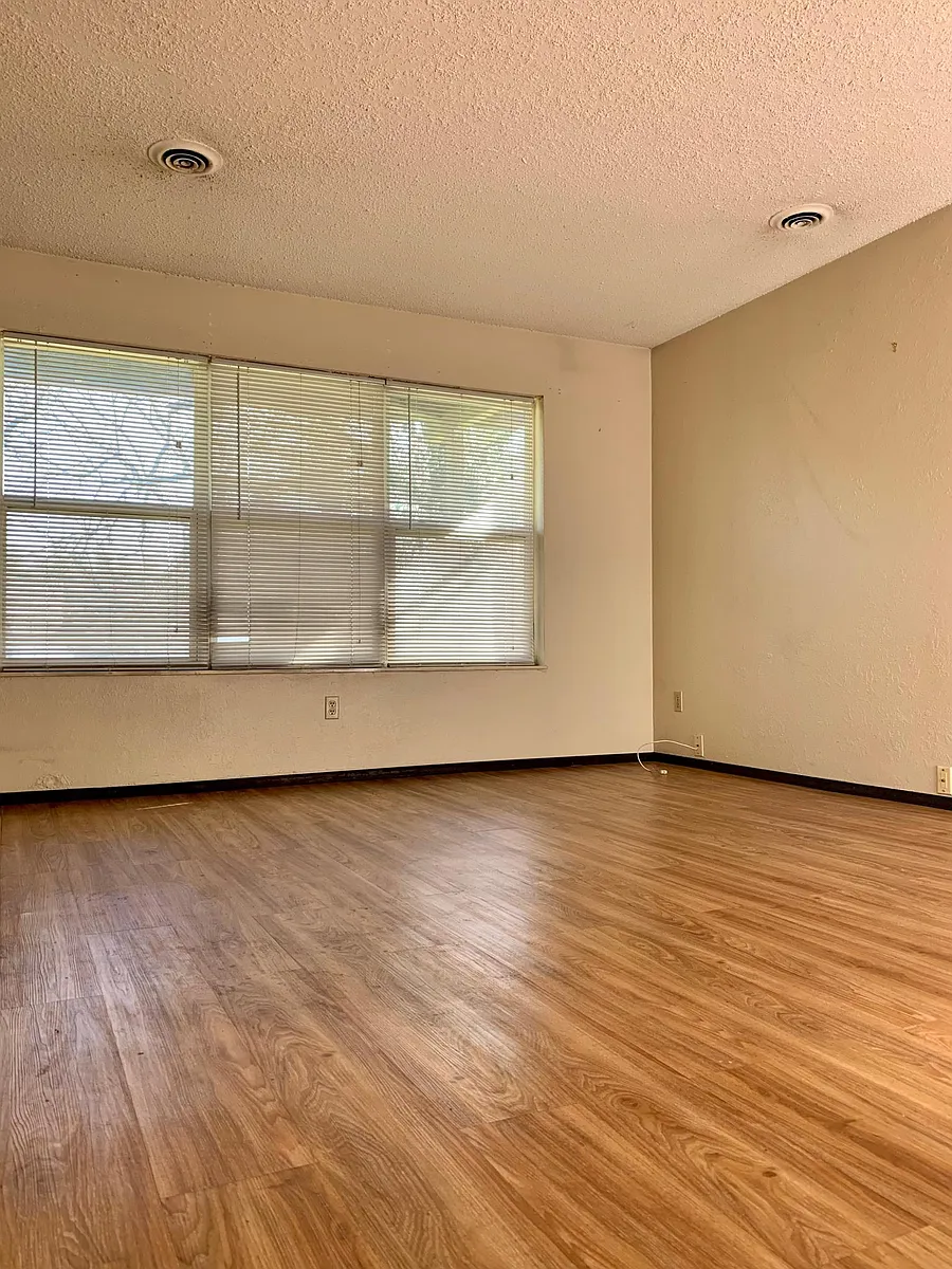 Building Photo - 604 Dewey Ave #1
