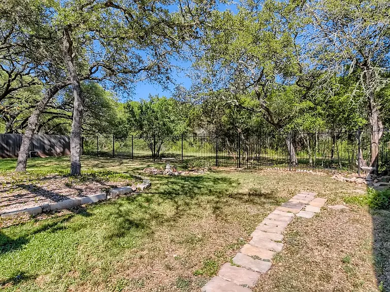9013 Ovalla Dr — Photo 26