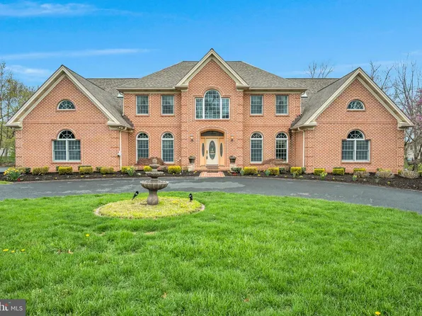 2004 Mountain Pine Dr, Mechanicsburg, PA 17050