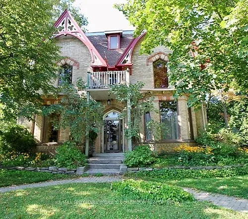 388 King St W Photo 1