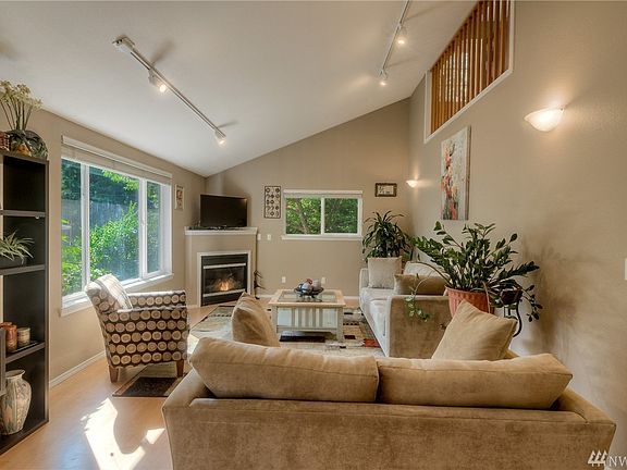 3rd image of 572 Lake Louise Dr SW