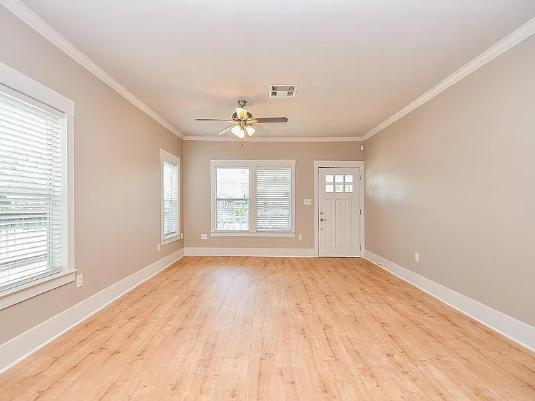 1307 Walton St — Photo 7