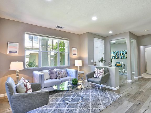 5th image of 906 Brea Ln #391