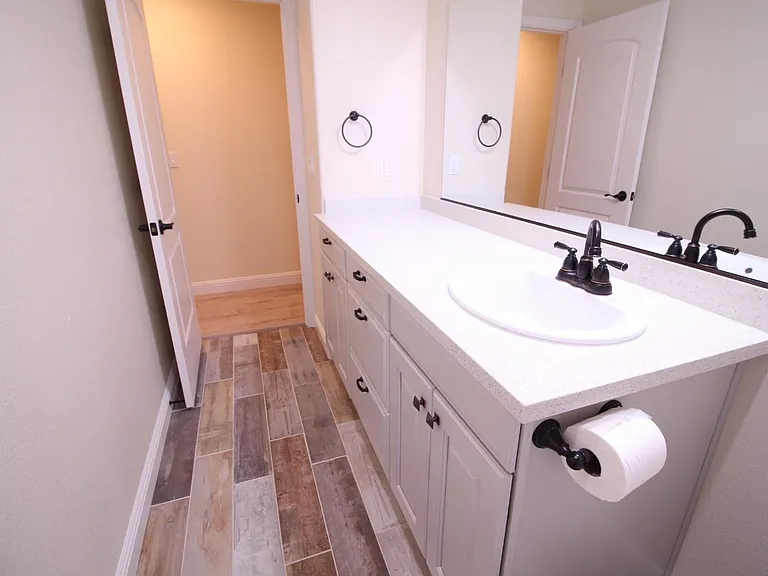 321 Wallace Ave — Photo 10